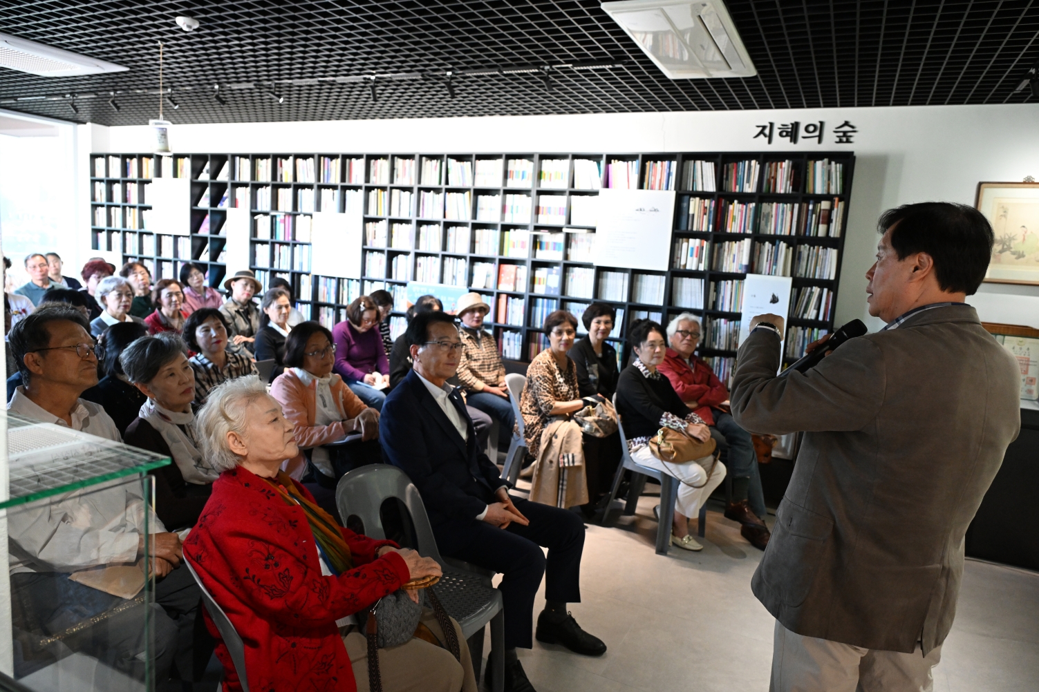 [거창군]26.10. 14.보도자료(거창군 신달자문학관에서 도종환 시인 초청 ‘작가초대석’개최)