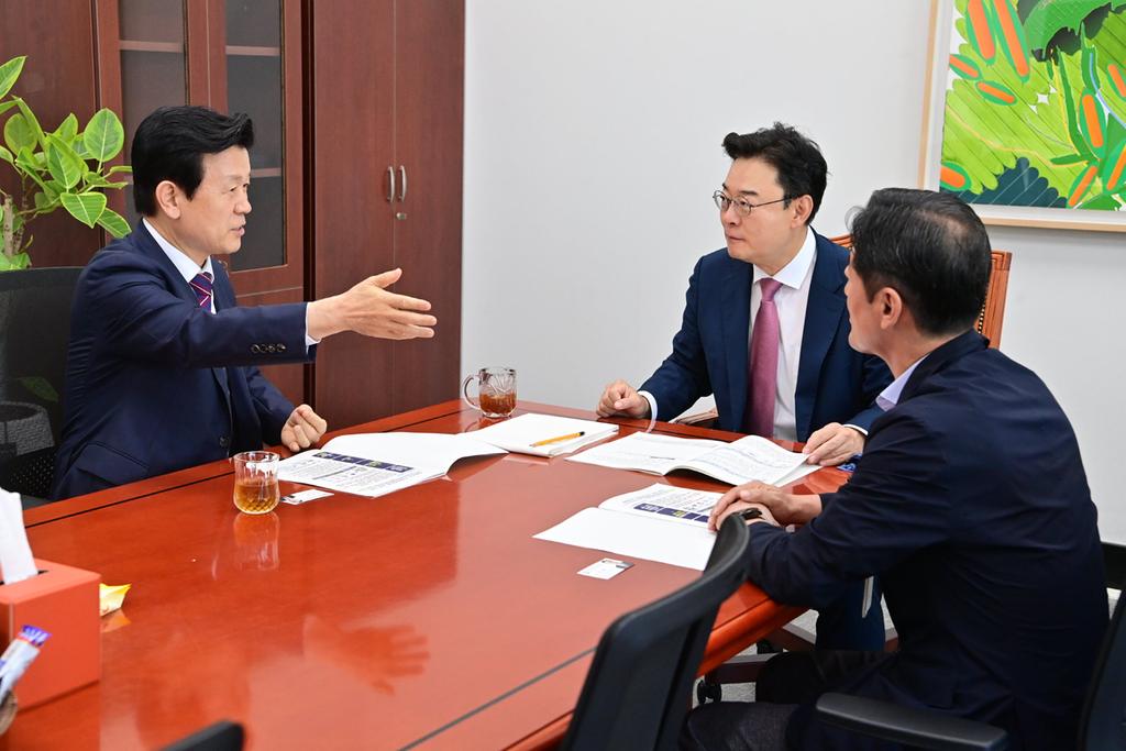 조규일 진주시장, 김성원 산자위원장 면담 ‘기업가정신관’ 건립지원 건의