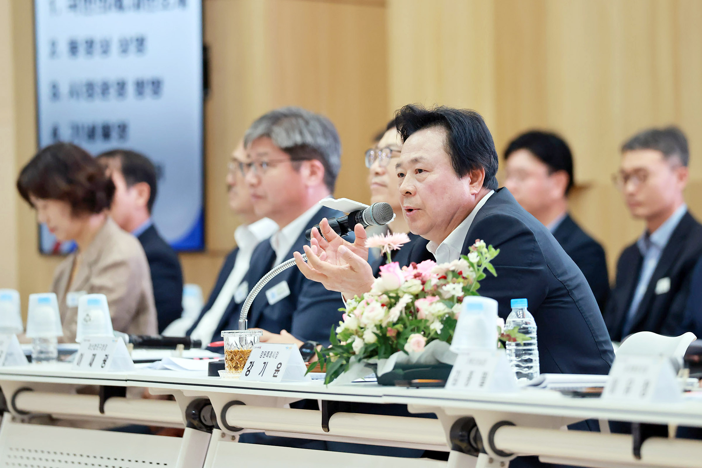 강기윤 창원특례시장, 마산합포구민과 ‘종이비행기’로 소통의 벽 허물다(자치행정과) (1)