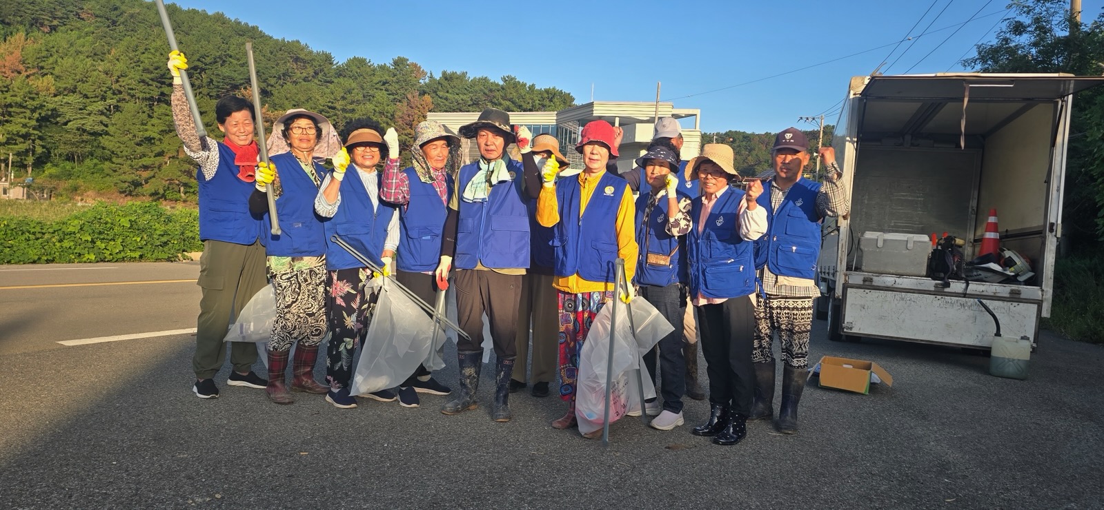 “추석 손님 맞이, 마암면도 꽃단장” 바르게살기위원회, 풀베기 등 환경정비로 구슬땀 [마암면] 1