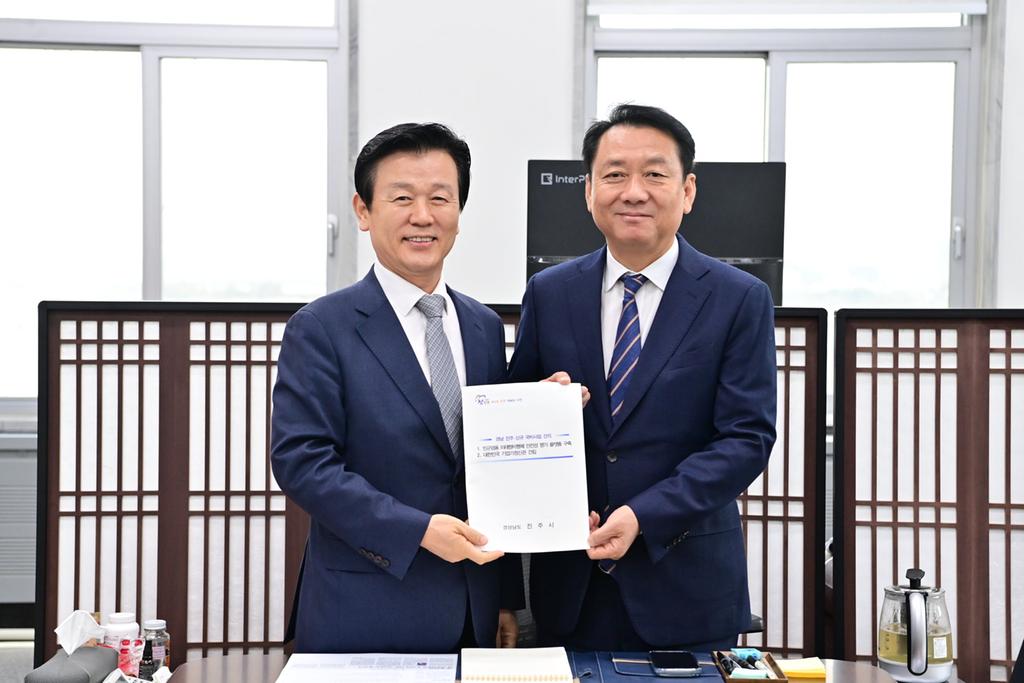 조규일 진주시장, 국회 이광재 예결위원장 만나 2027년 국비 요청