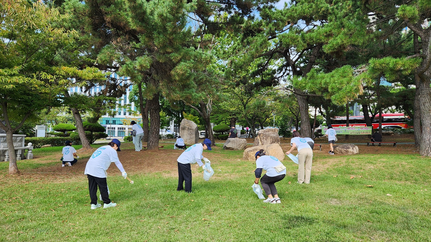 창원특례시,‘쓰봉크럽’과 함께 도심 속 기분좋은 새단장 나서(자치행정과) (1)