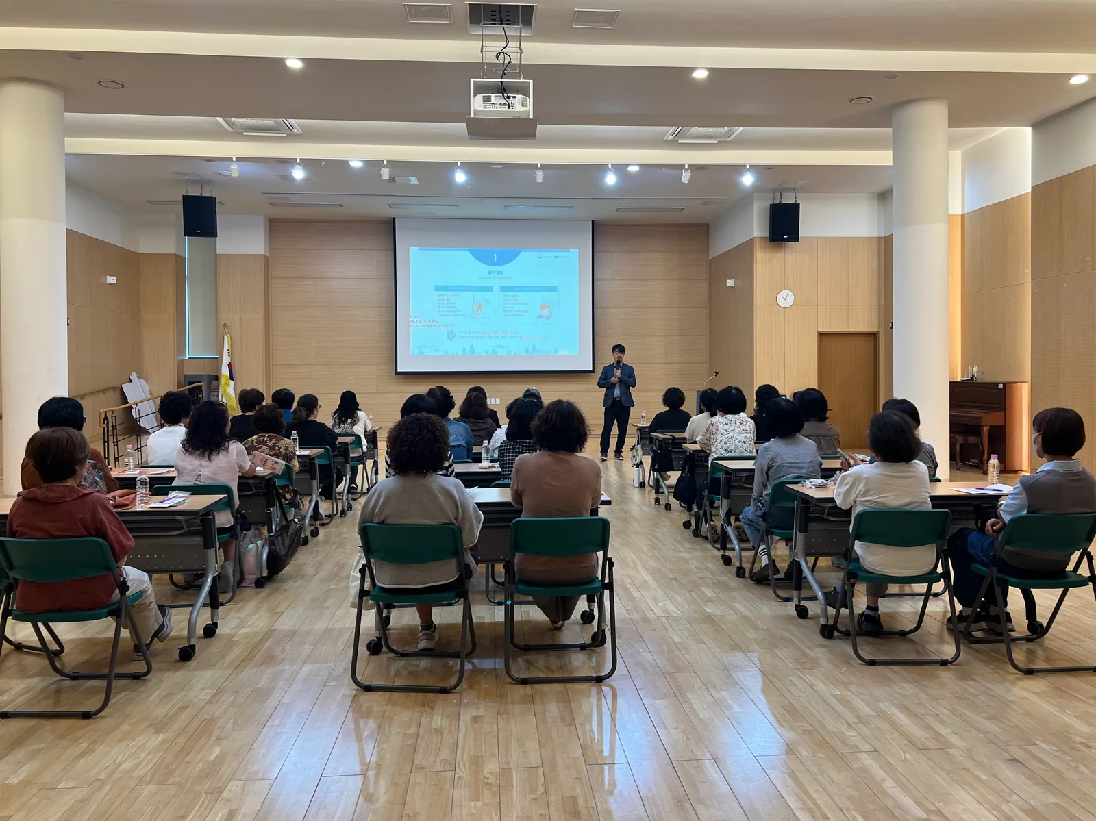 고성군, 아이돌봄사 대상 아동학대 예방교육 실시 “아이 지키는 첫걸음은 어른의 관심” [교육청소년과] 1