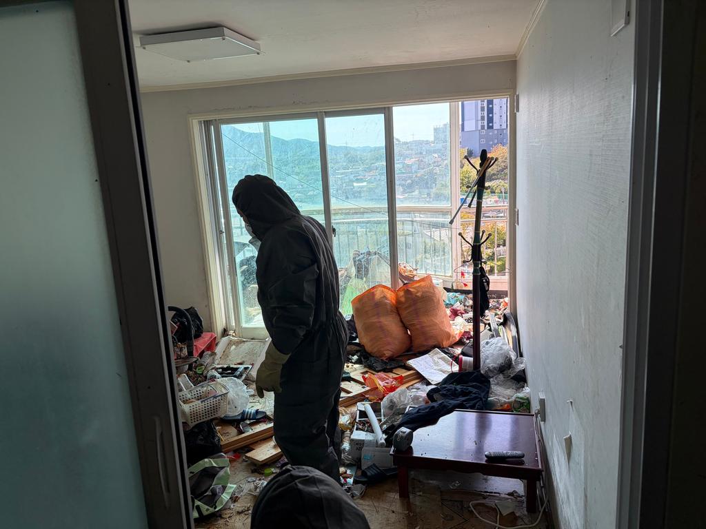용남면, 취약계층 주거환경 개선 위한 봉사활동 펼쳐 공식 보도사진