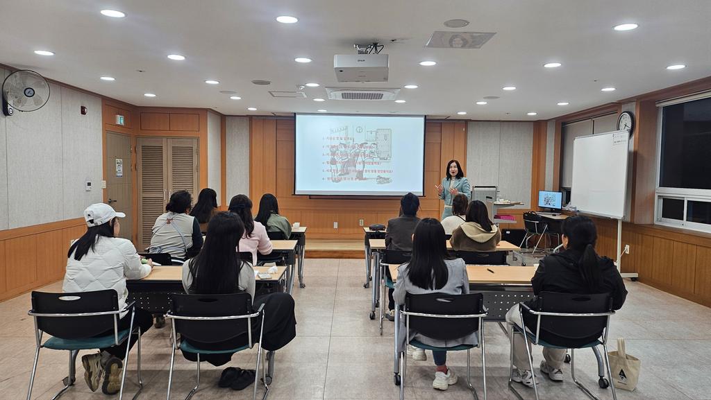 “스피치·AI부터 제빵까지”...하동군가족센터, 결혼이민자 정착 지원 박차 공식 보도사진