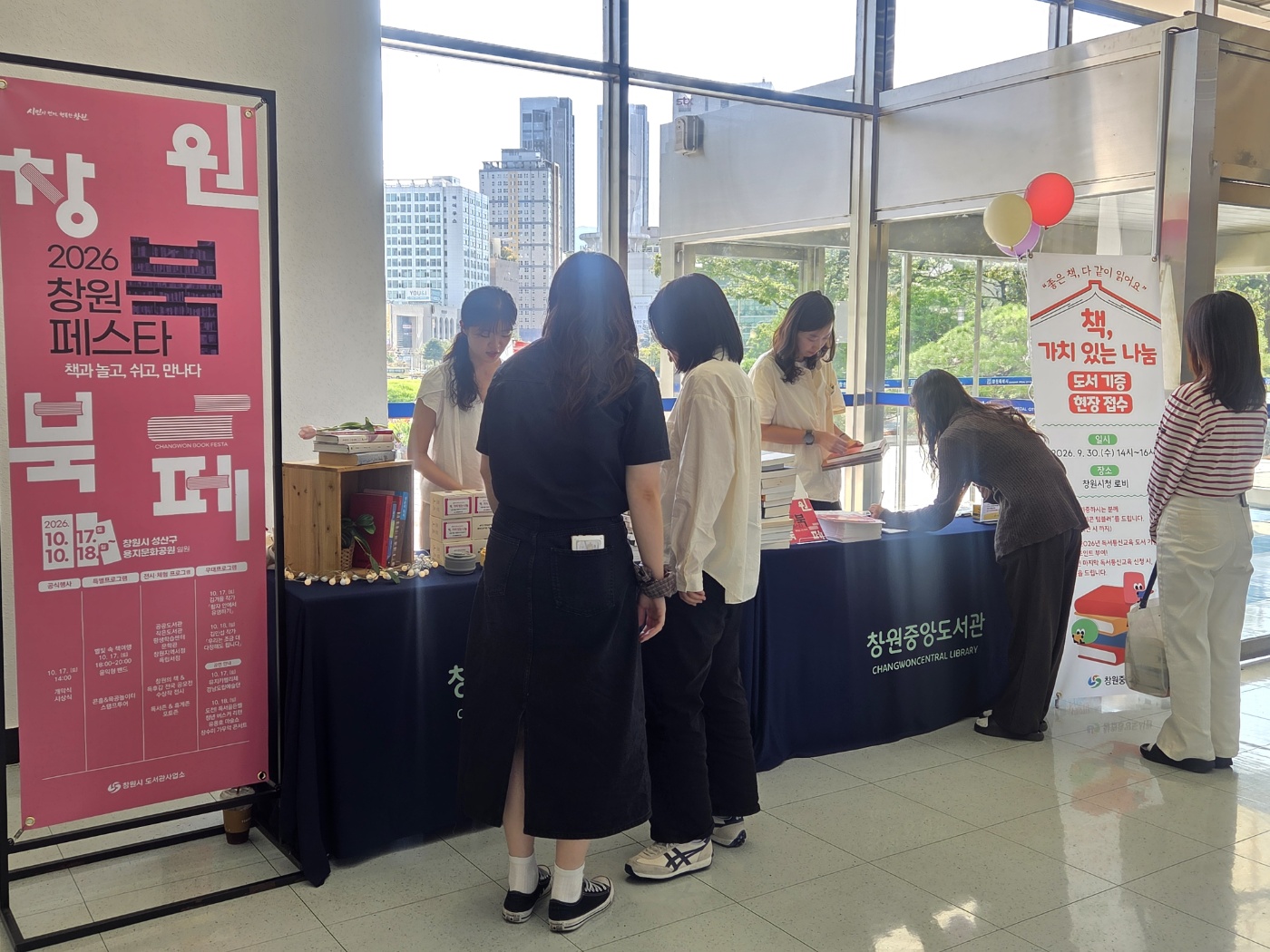 창원특례시, ‘책, 가치 있는 나눔’ 하반기 찾아가는 도서 기증 행사 성료(성산도서관과) (1)