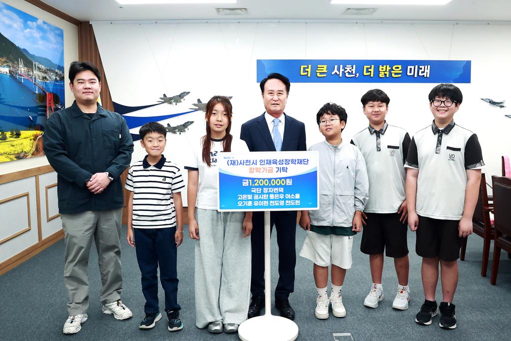 사천시 대표 극단 장자번덕, 내 마음의 삼천포, 박재삼을 그리다 함께한 아이들과 장학금 기탁