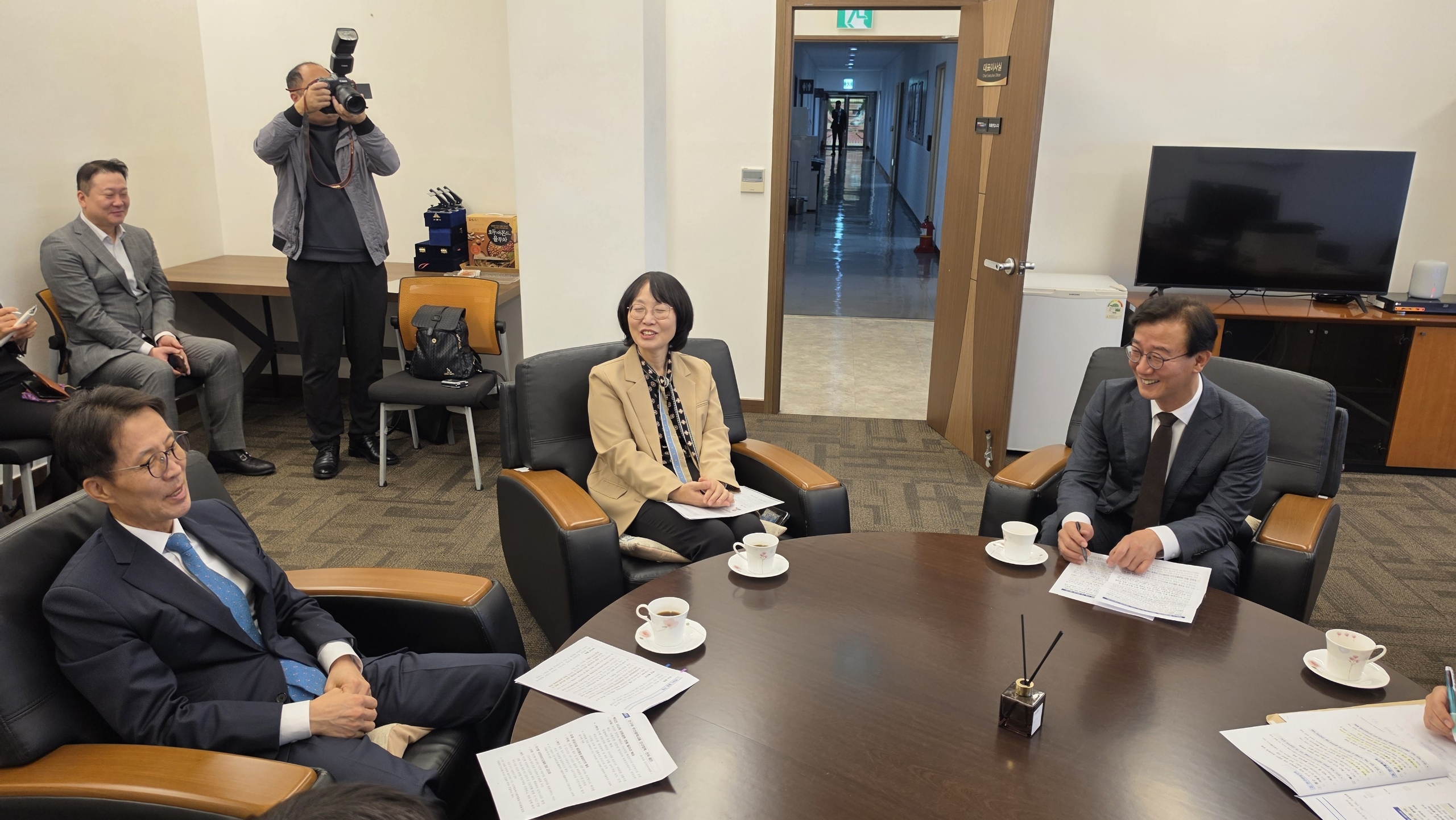 사진자료(전재수 시장, 김진오 인구전략위원회 부위원장 접견)_01