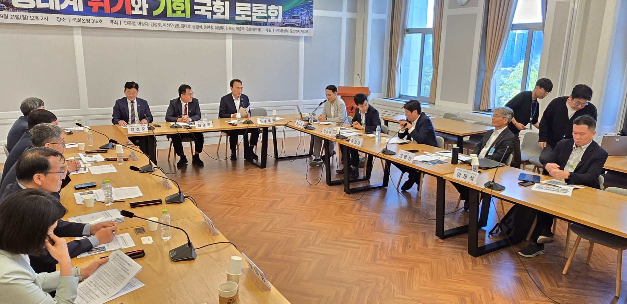 보도자료 사진(경남도, 자동차부품산업 미래 전환사업 확보에 총력)